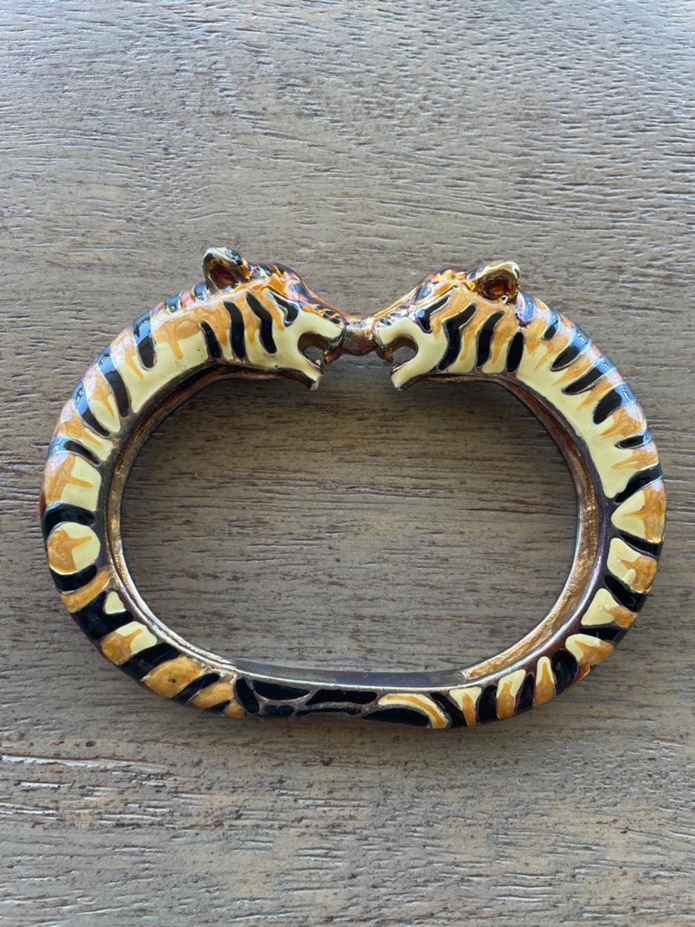 Tiger Head Hinged metal -enamel- Yellow, Black purse handle
From Thailand